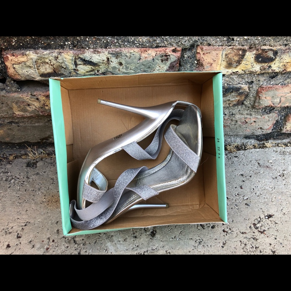 Heels size 8.5 - Picture 2 of 8